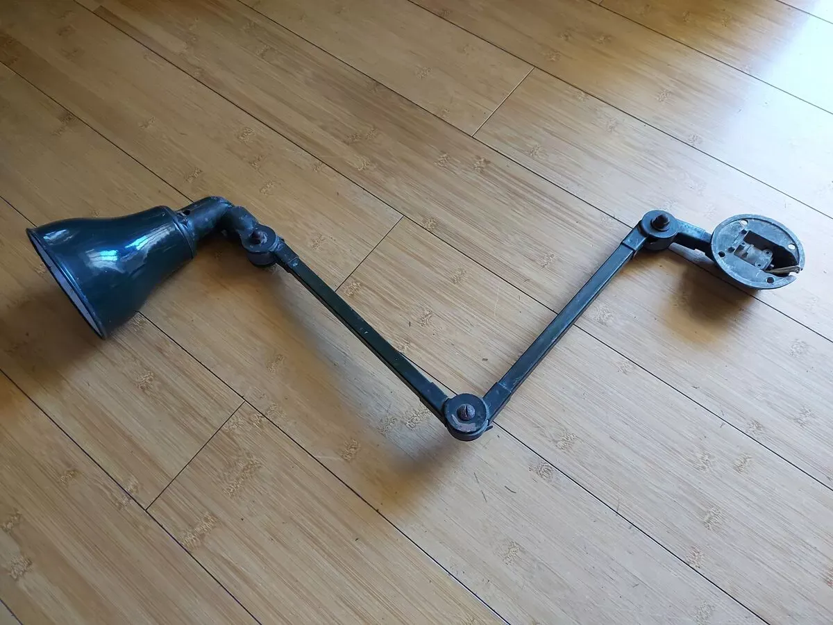 Illustration numéro 4 du produit Lampe articulée industrielle des années 40'S Invisaflex