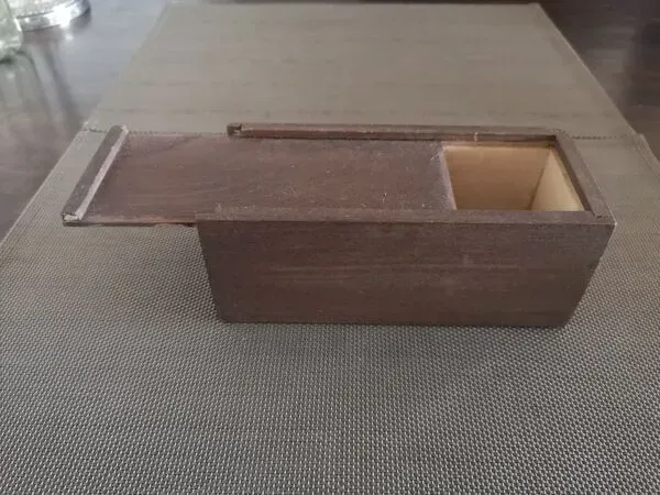 Illustration numéro 4 du produit Plumier écolier en bois teinté - années 1960/1970