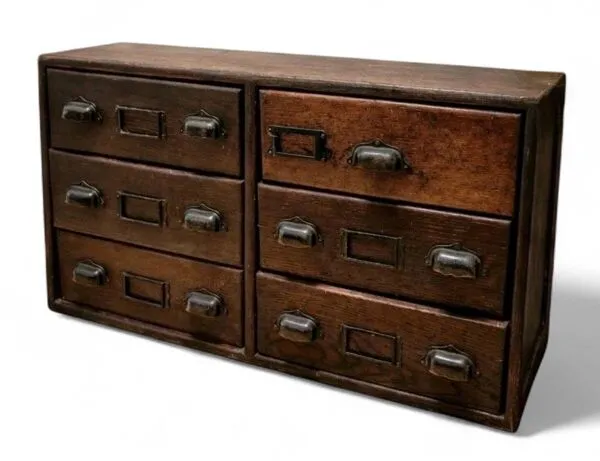 Illustration numéro 4 du produit Meuble apothicaire vintage – Petit meuble à tiroirs en bois – Style in