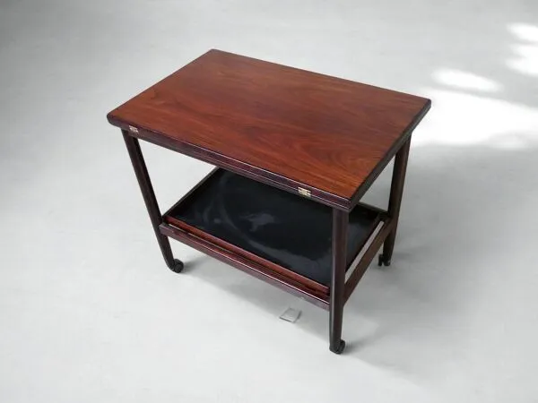 Illustration numéro 4 du produit Table/Desserte Danoise par Grete Jalk pour P. Jeppesen - Vintage 1960 1970