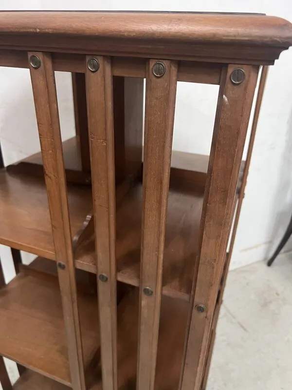 Illustration numéro 4 du produit Bibliothèque tournante en noyer massif XX siècle