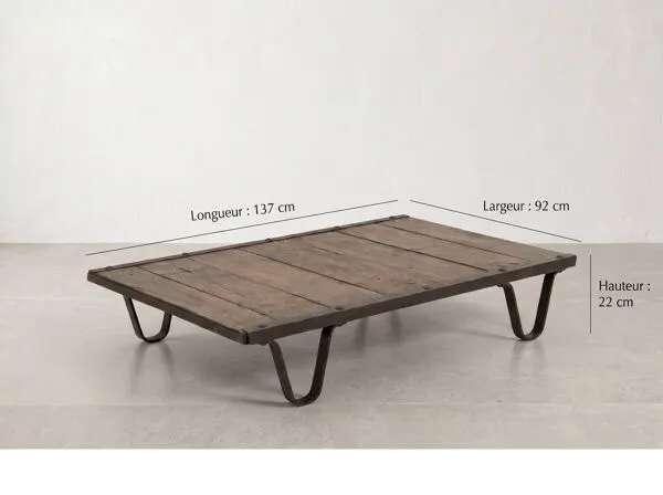 Illustration numéro 4 du produit Table basse industrielle en bois massif et anciens rails de chemin de fer
