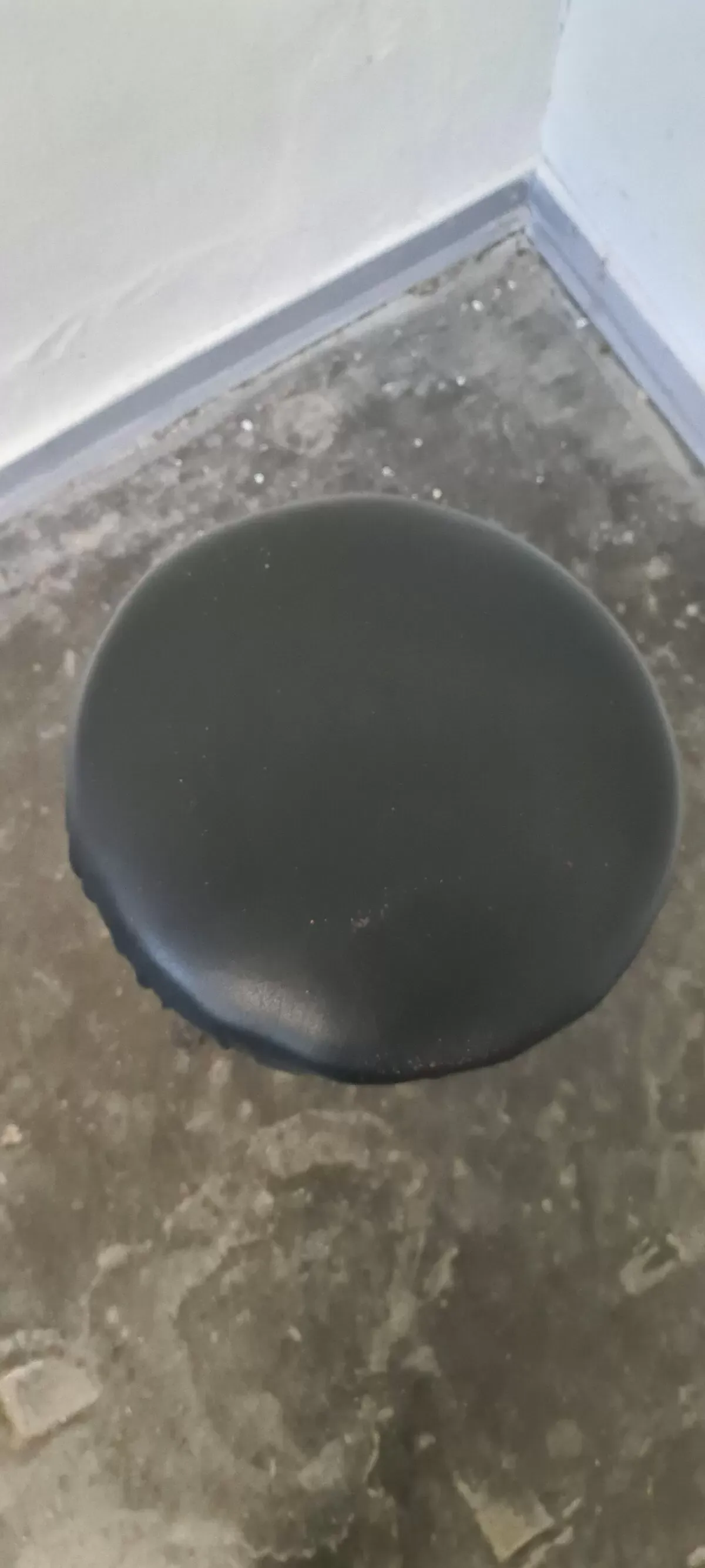 Illustration numéro 4 du produit Tabouret industriel en métal vintage