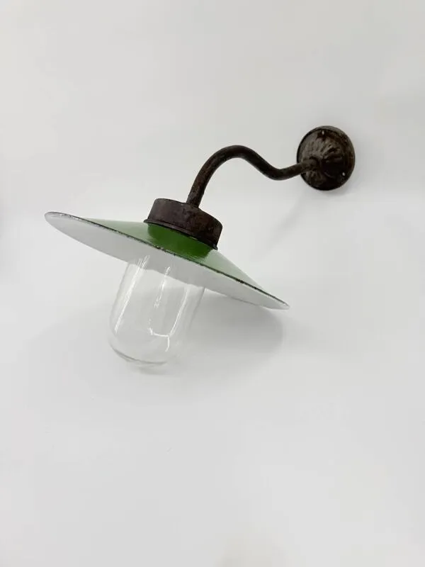 Illustration numéro 4 du produit Lampe de cour