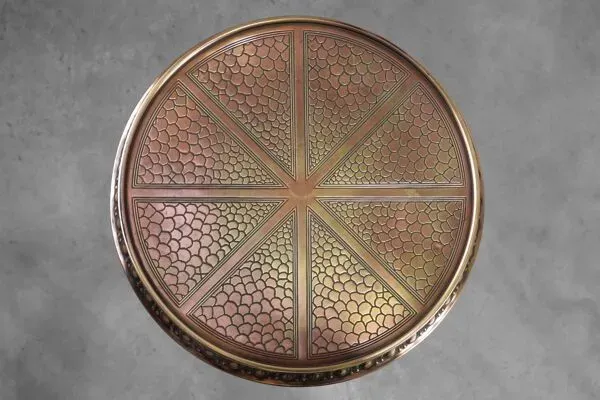 Illustration numéro 4 du produit Table d'appoint Art Déco par Daalderop en cuivre rouge et jaune, Pays-Bas