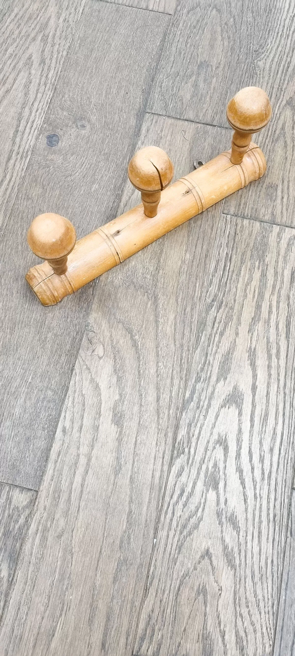 Illustration numéro 4 du produit Porte manteau en bois