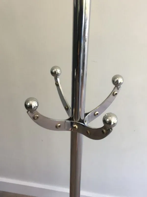 Illustration numéro 4 du produit Porte-manteaux design en chrome riveté. Yasuaki Sasamoto ''Dulton'' Askilik