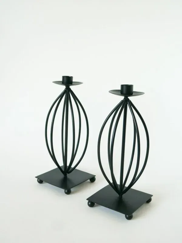 Illustration numéro 4 du produit Paire de bougeoirs en fer forgé, Vintage