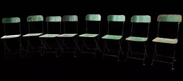 Illustration numéro 4 du produit Lot de 8 chaises pliantes industrielles en métal peint vert