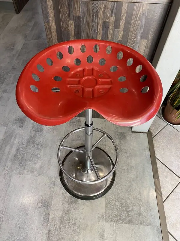 Illustration numéro 4 du produit Tabouret rouge Faucheuse pivotant Etienne Fermigier mirima 70