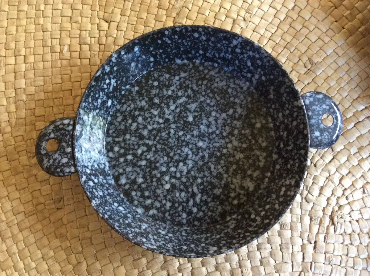 Illustration numéro 4 du produit Serie de 3 plats en tôle émaillée