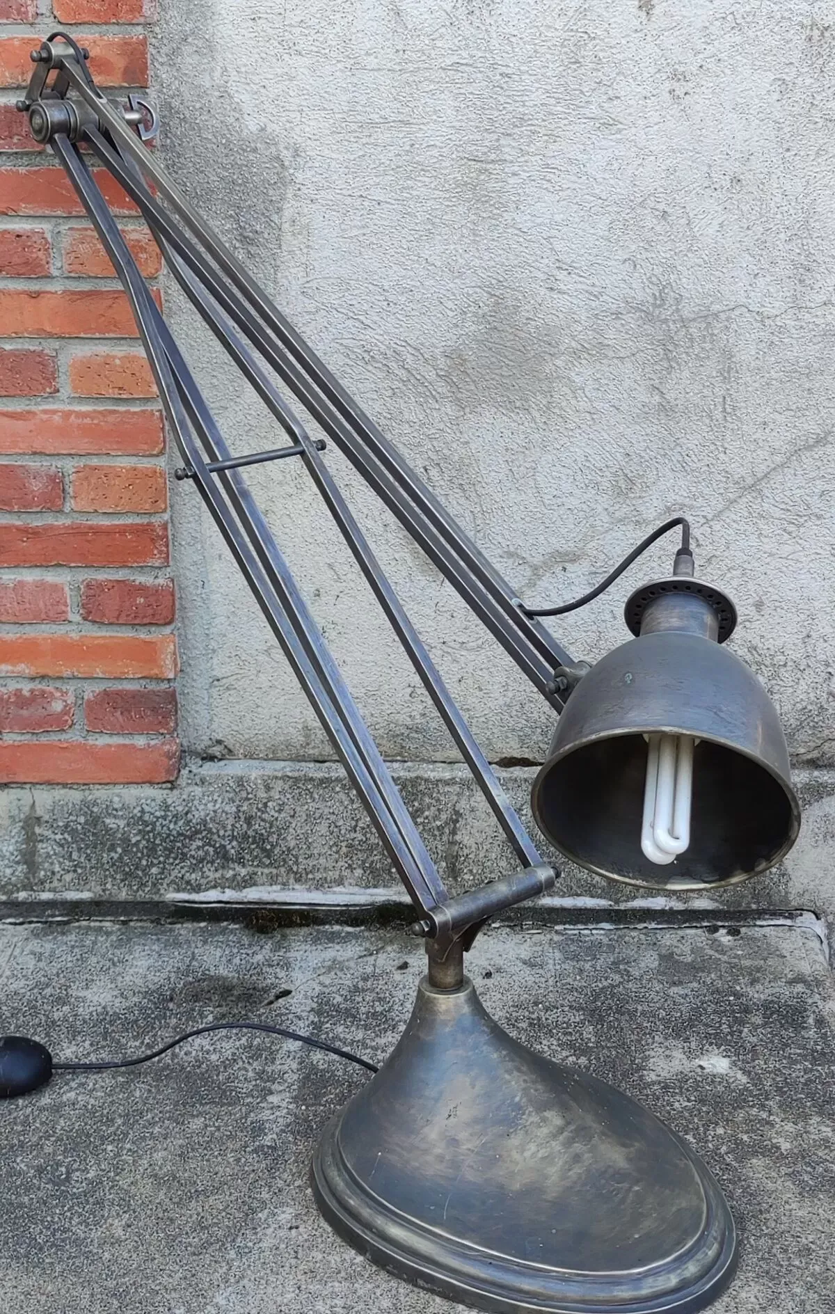 Illustration numéro 4 du produit Lampadaire vintage industriel