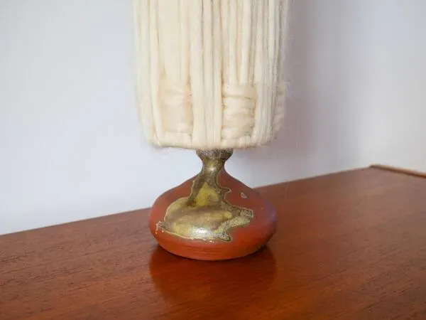 Illustration numéro 4 du produit Lampe scandinave en grès vernissé et abat-jour en laine, 1970