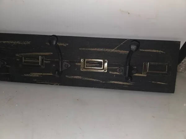 Illustration numéro 4 du produit Porte manteaux d'écolier avec étiquettes en bois patiné noir 0