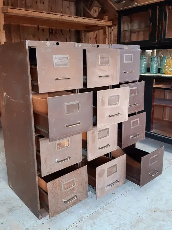 Illustration numéro 4 du produit Lot de casiers industriels à tiroirs.