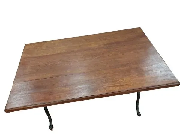 Illustration numéro 4 du produit table de café en chêne et pietement en fonte