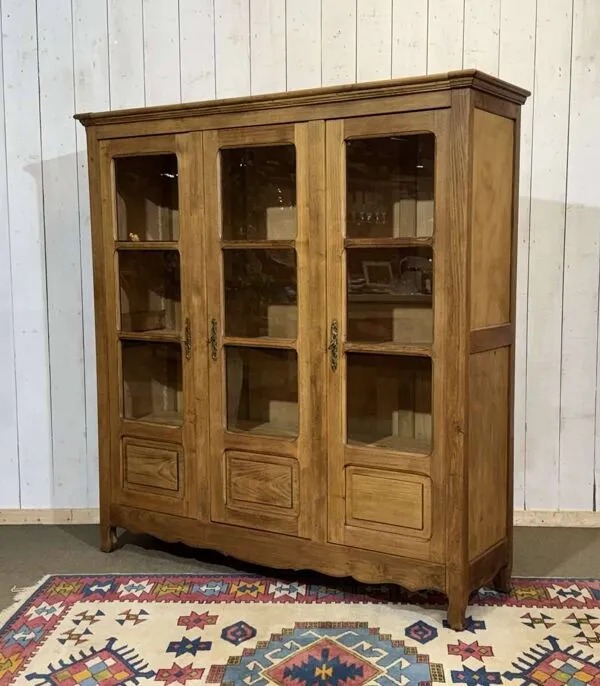 Illustration numéro 4 du produit Bibliothèque d'école des années 1950 en châtaignier