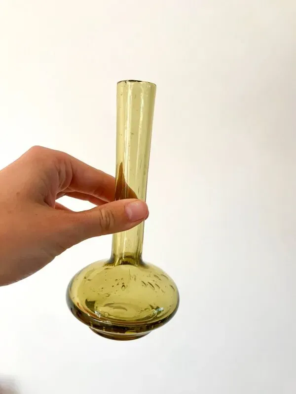 Illustration numéro 4 du produit petit soliflore en verre bullé style Biot design années 70