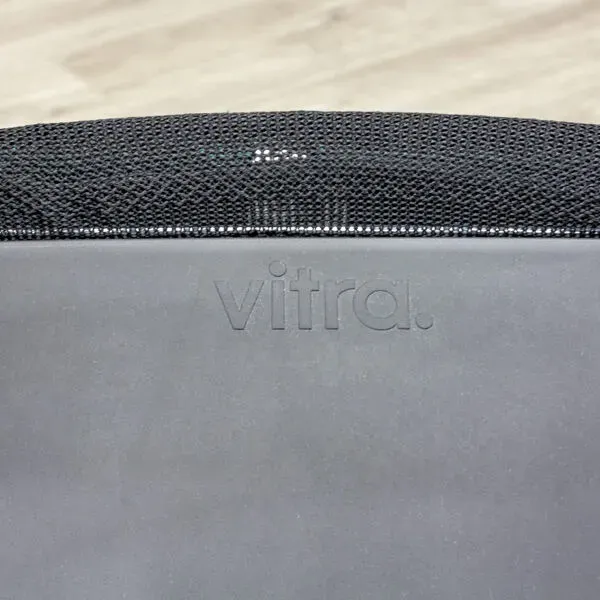 Illustration numéro 4 du produit Chaise visiteur vitra medaslim rouge et noir