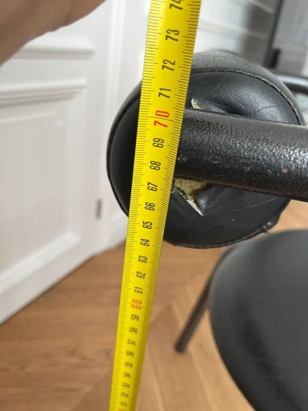 Illustration numéro 4 du produit Chaise design danois années 80, métal tubulaire noir et skaï