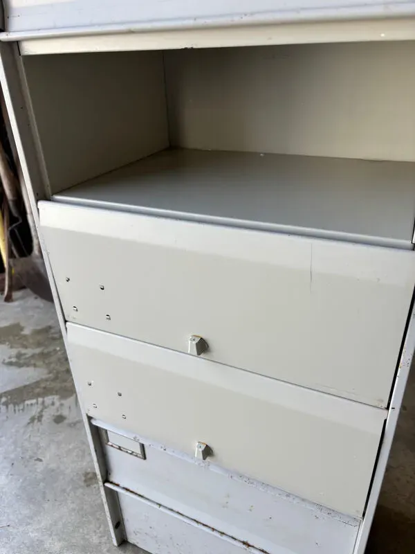 Illustration numéro 4 du produit Casiers métalliques à clapets