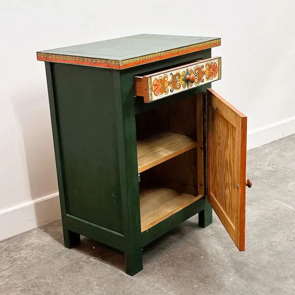 Illustration numéro 4 du produit Grand cabinet en folk art provençal peint à la main par un artiste provençal, années 1970.