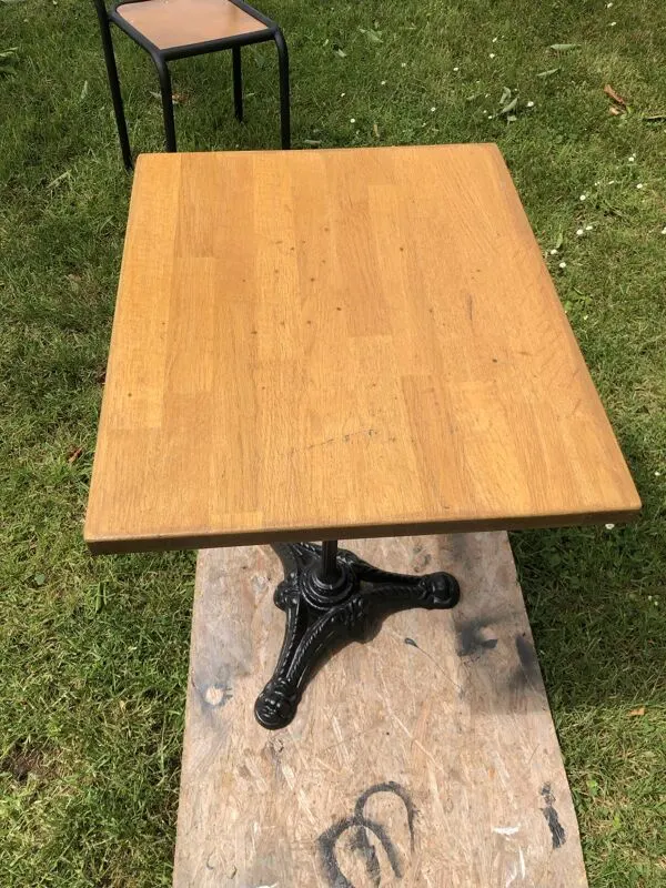 Illustration numéro 4 du produit Table chaises bistrot.
