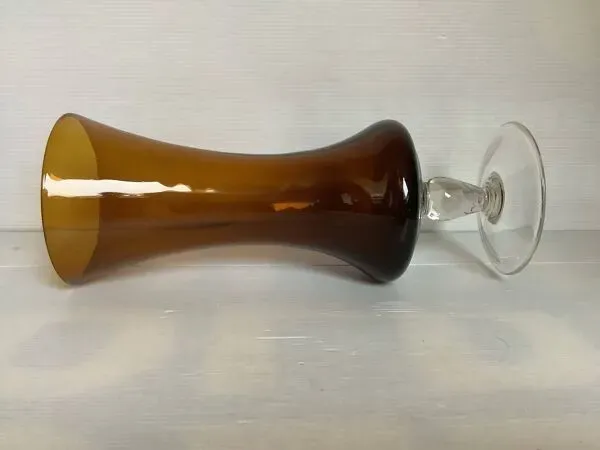 Illustration numéro 4 du produit Vase en verre fumé jaune