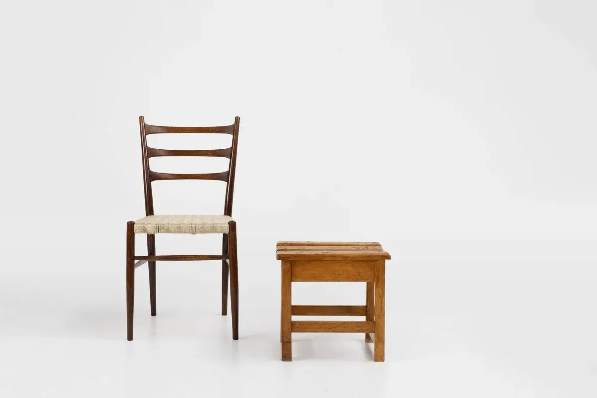 Illustration numéro 4 du produit Tabouret industriel brutaliste en bois, Belgique vers 1920