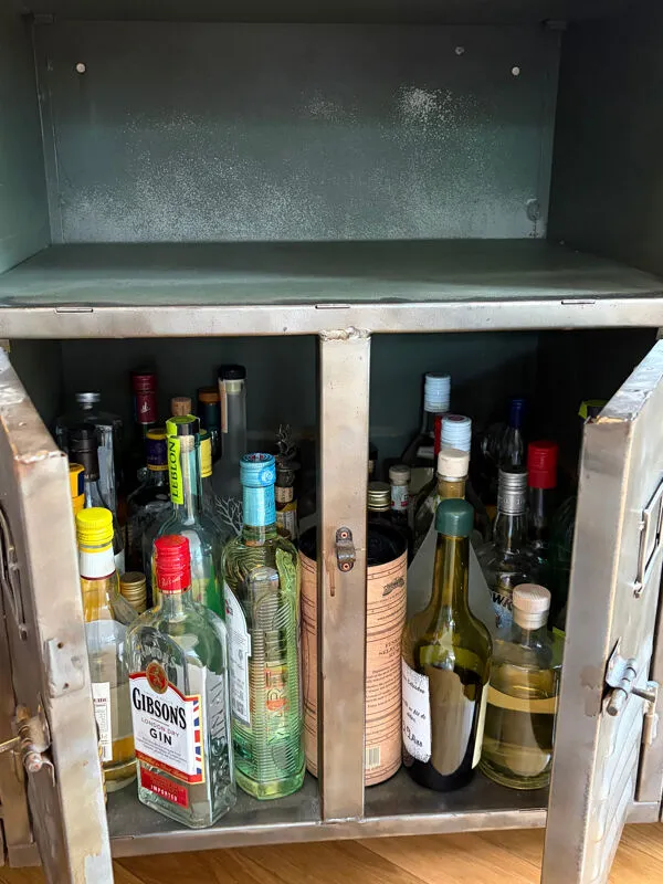 Illustration numéro 4 du produit Meuble à ranger acier et bois