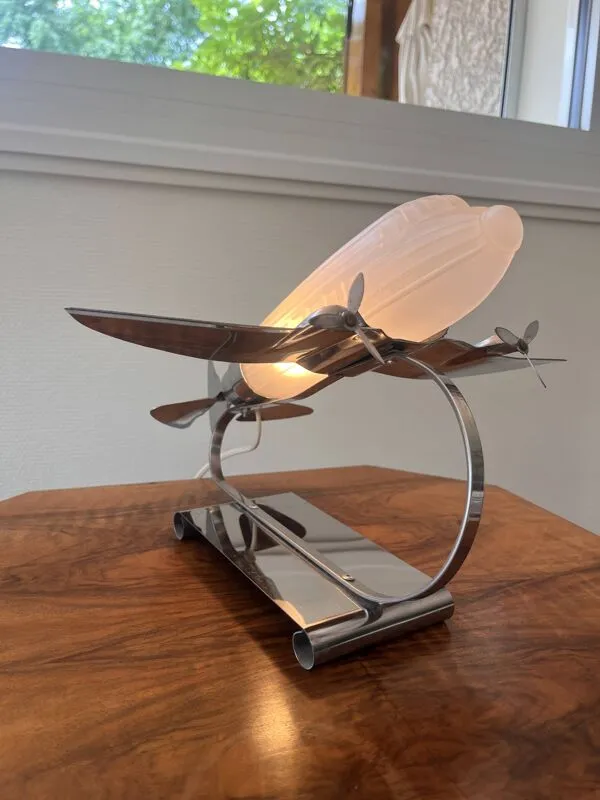 Illustration numéro 4 du produit Lampe avion vintage art déco chrome et verre opalin