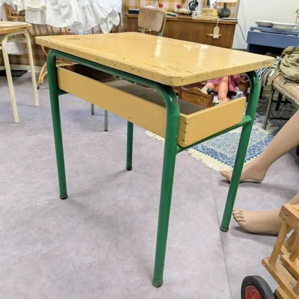 Illustration numéro 4 du produit Bureau d'école années 60