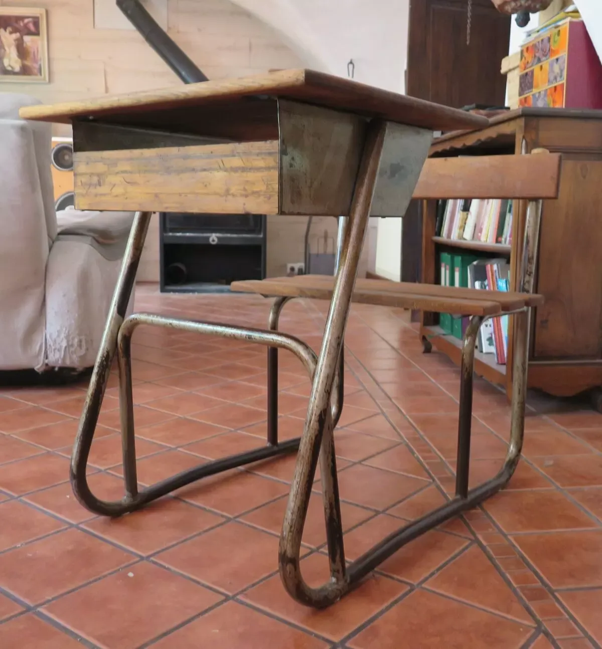 Illustration numéro 4 du produit Bureau d'écolier en chêne et métal style industriel