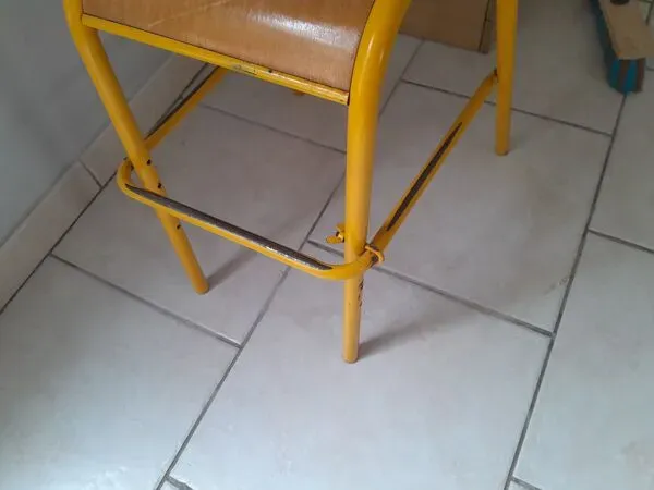 Illustration numéro 4 du produit Chaise haute d'école vintage