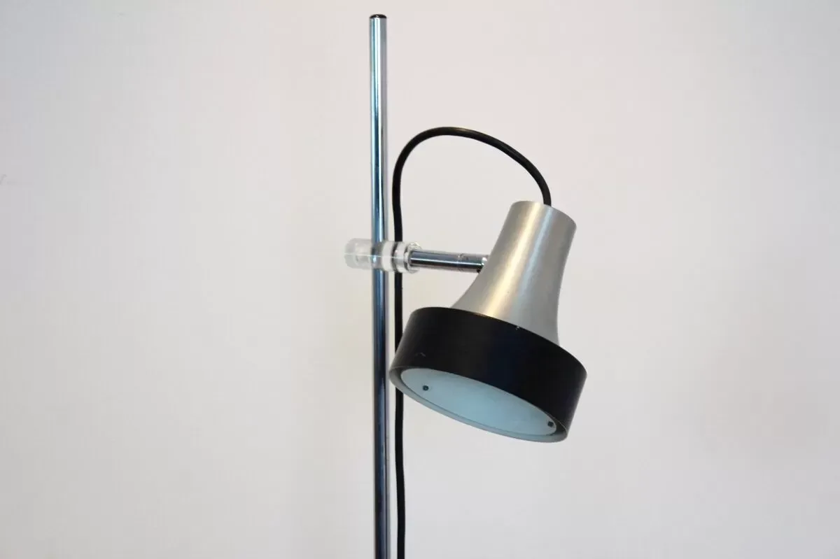 Illustration numéro 4 du produit Lampadaire aluminum and chrome D-3202  Raak 1960s