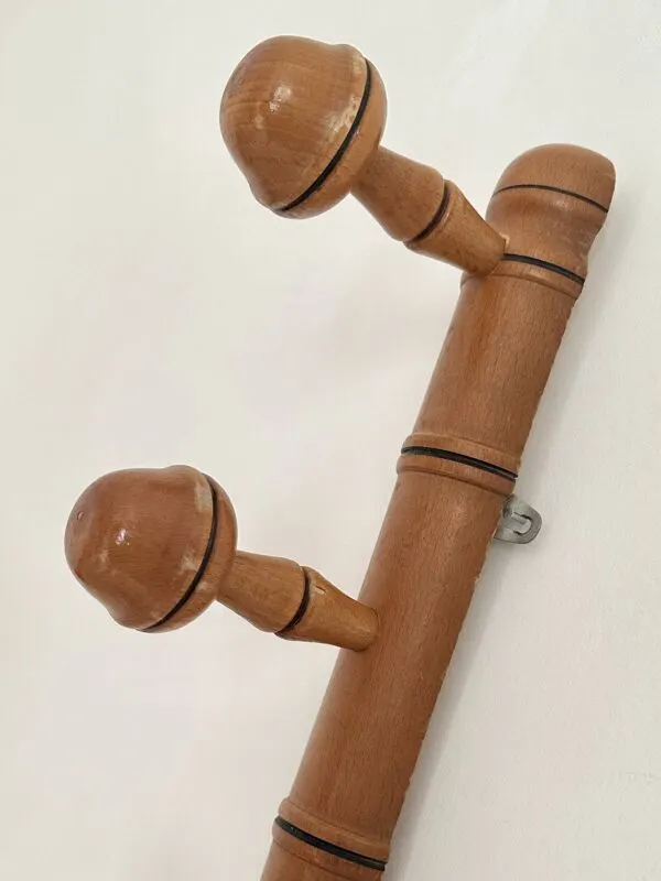 Illustration numéro 4 du produit Porte-manteau mural en bois effet bambou