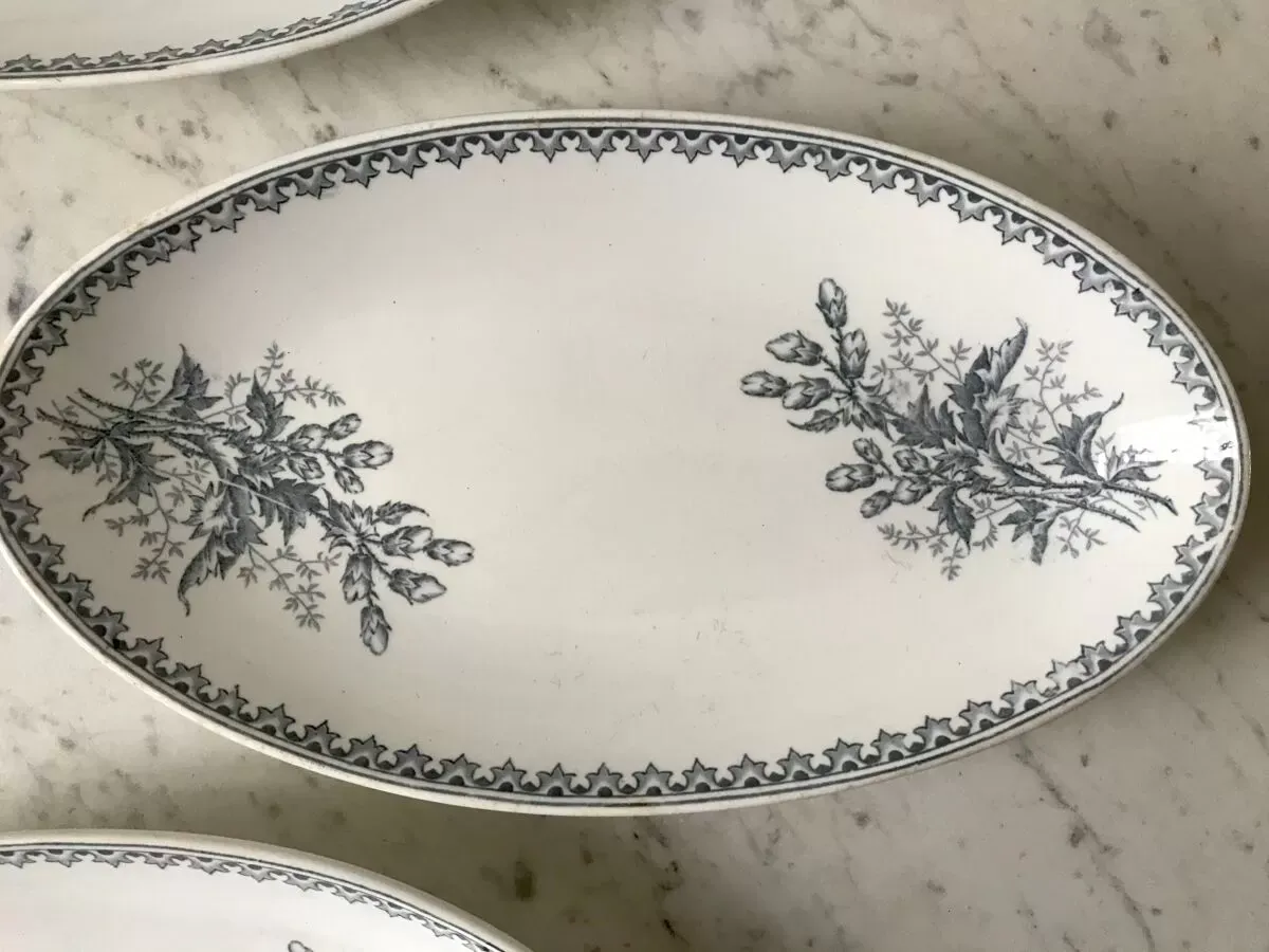 Illustration numéro 4 du produit Trio de raviers Terre de Fer Société Céramique Maestricht modèle Chardon made in Holland fin XIXème