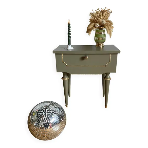 Illustration numéro 4 du produit Table de chevet Lisette