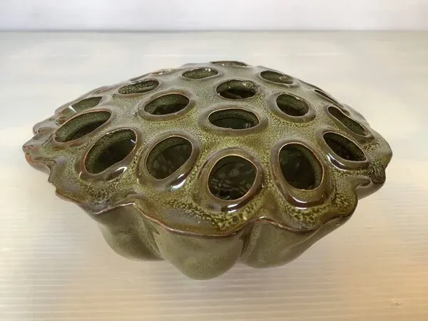 Illustration numéro 4 du produit Pique fleurs vase vert kaki