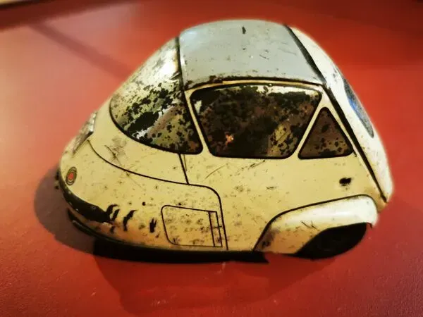 Illustration numéro 4 du produit Petite voiture ancienne, isetta velam, gaspard et gaubier