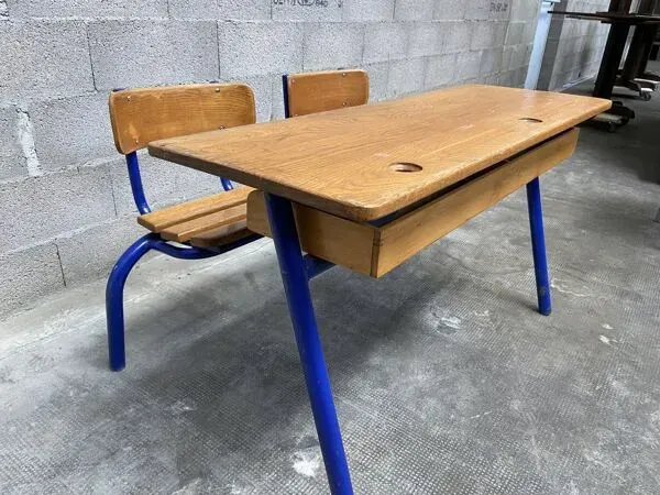 Illustration numéro 4 du produit Bureau d’école vintage 1960