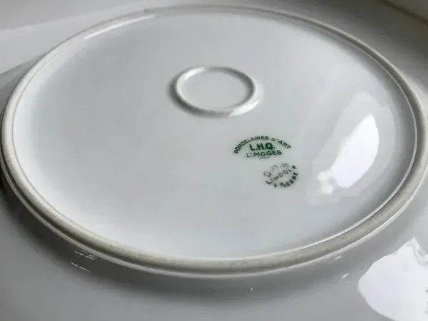 Illustration numéro 4 du produit Plat à gâteau crème et doré Porcelaine de Limoges années 50