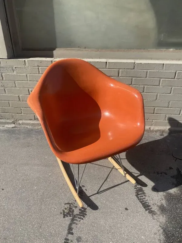 Illustration numéro 4 du produit Fauteuil RAR charles et Ray Eames édition Herman Miller/Vitra