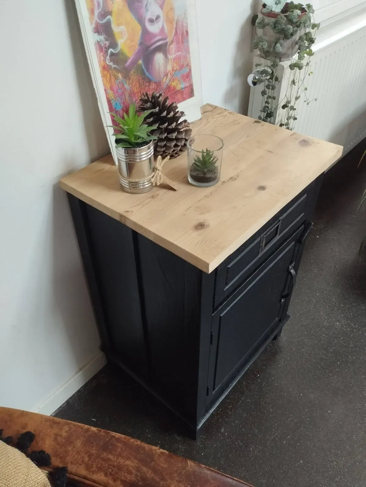 Illustration numéro 4 du produit Petit meuble vintage noir