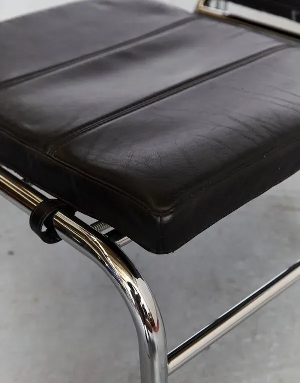 Illustration numéro 4 du produit Chaise longue et ottoman Gabriele Mucchi ''Genni'' pour Zanotta