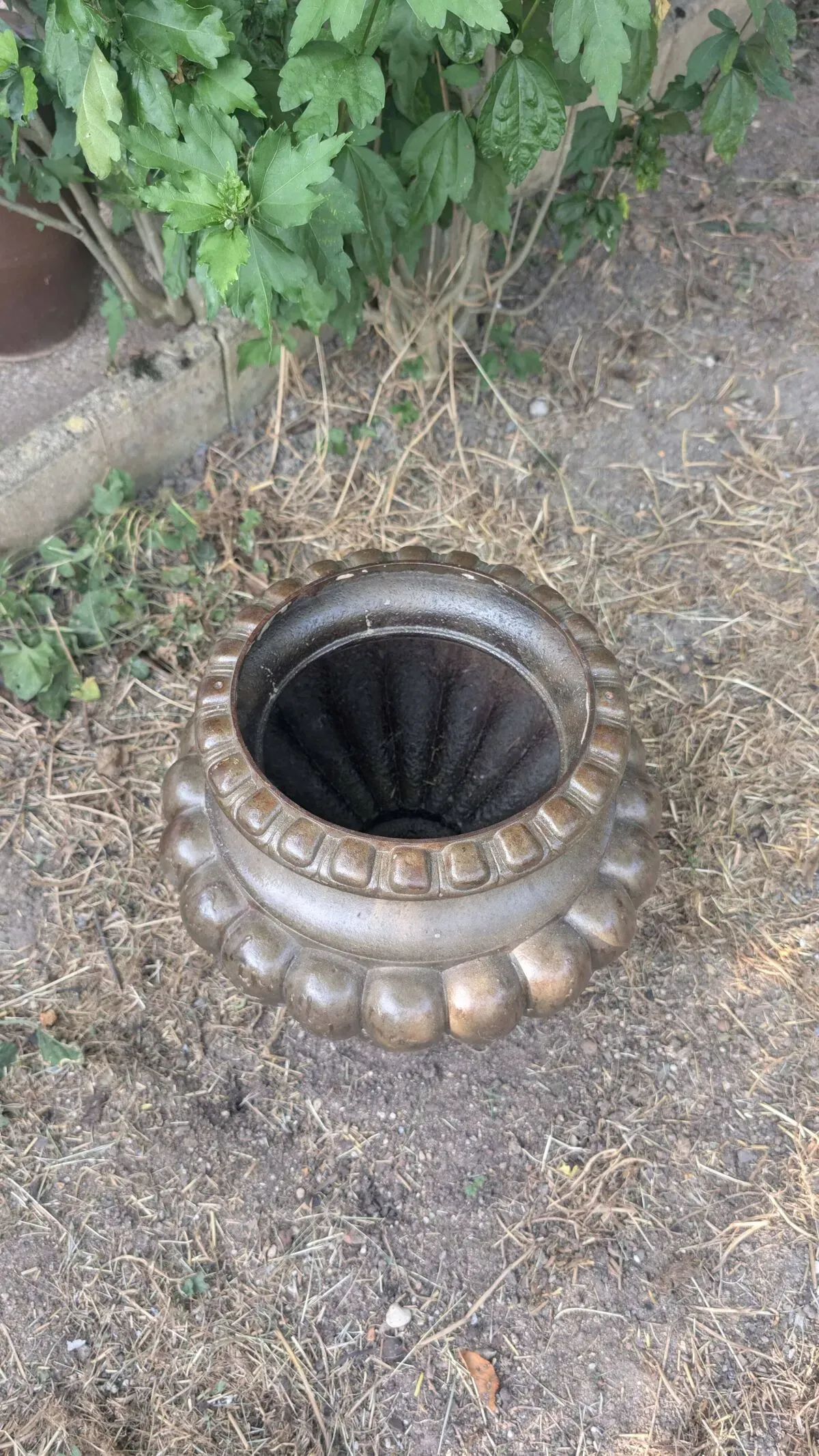 Illustration numéro 4 du produit Vase médicis à godrons en fonte par alfred corneau à charleville xixème