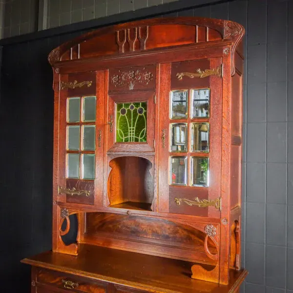 Illustration numéro 4 du produit Vitrine avec vitrail Art Nouveau, France, circa 1910