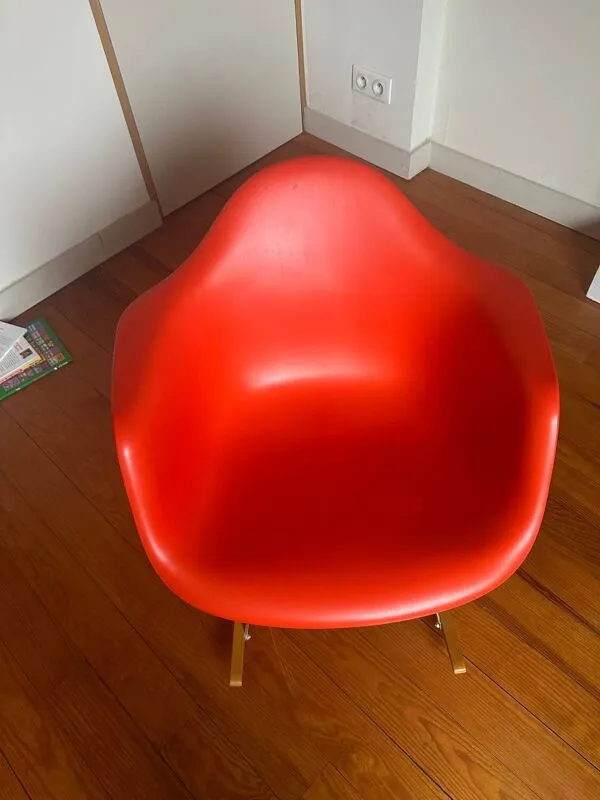 Illustration numéro 4 du produit Fauteuil bascule Eames RAR par Vitra