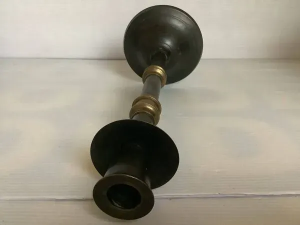 Illustration numéro 4 du produit Grand bougeoir en tôle et laiton