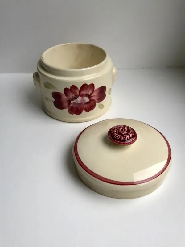 Illustration numéro 4 du produit boîte Digoin Sarreguemines modèle ''Marguerite'' peinte à la main années 50